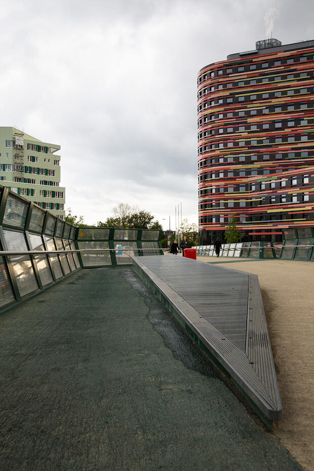 BSU Hauptgebäude und S-Bahn-Brücke Wilhelmsburg