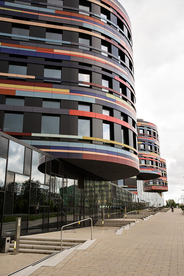 Straßenseitige Fassade aus Blickrichtung Westen