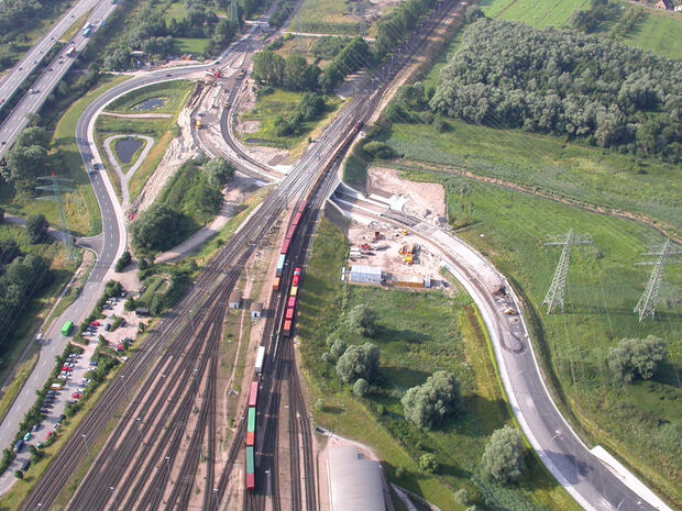 Umgestaltung des Knotenpunktbereichs Vollhöfner Weiden/Waltershofer Straße