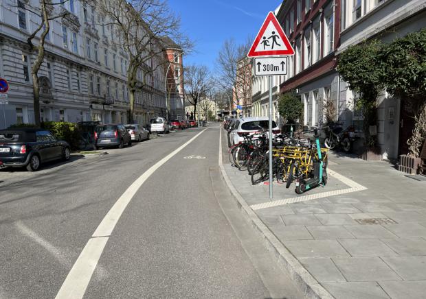 Nachher: Neuordnung des ruhenden Verkehrs und zusätzliche Fahrradstellplätze