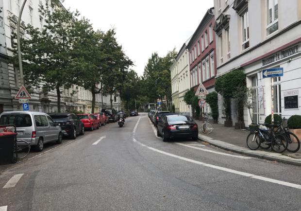 Gefährdung durch falsch parkende Autos vor dem Umbau